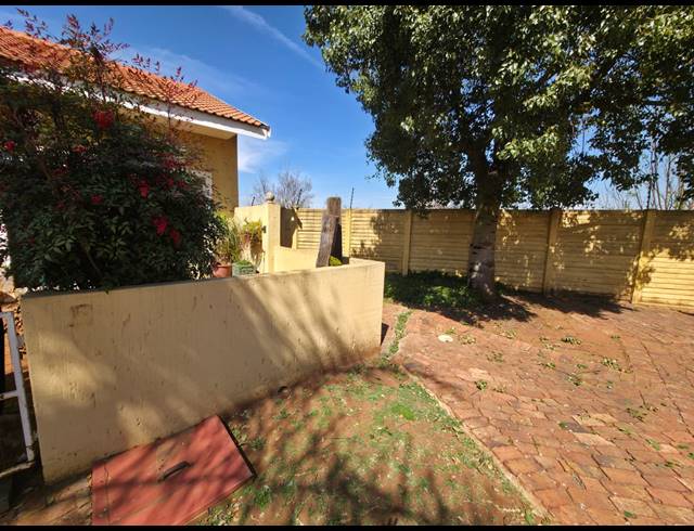 2 BEDROOM TOWNHOUSE FOR SALE IN KOOKRUS